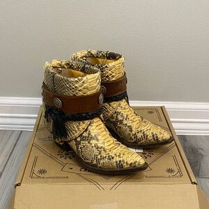 Nocona boots Snakeskin Patterned Ankle Boots size 5.5/6